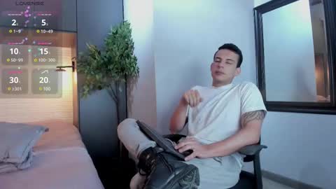 Snapshot of dustin_sonne chatting on 02-11-25, 03:29 Dustin Sonne online show from 02-11-25, 03:29