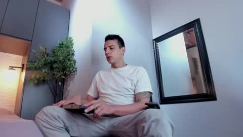 Snapshot of dustin_sonne chatting on 02-11-25, 06:30 Dustin Sonne online show from 02-11-25, 06:30