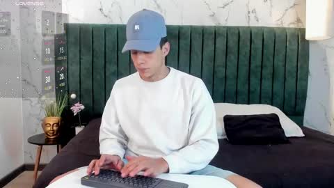 Snapshot of dustin_sonne chatting on 02-14-25, 03:22 Dustin Sonne online show from 02-14-25, 03:22