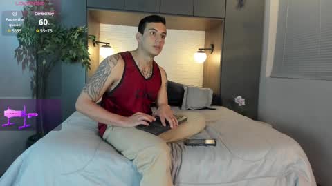 Snapshot of dustin_sonne chatting on 02-15-25, 01:53 Dustin Sonne online show from 02-15-25, 01:53