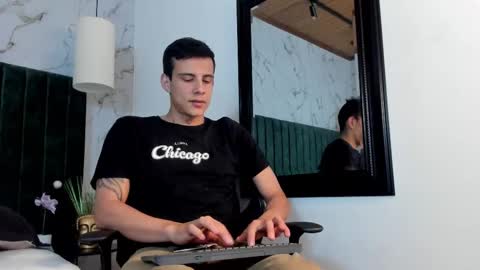 Snapshot of dustin_sonne chatting on 02-18-25, 09:32 Dustin Sonne online show from 02-18-25, 09:32