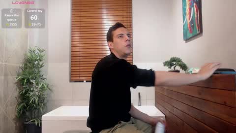 Snapshot of dustin_sonne chatting on 02-20-25, 03:23 Dustin Sonne online show from 02-20-25, 03:23