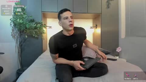 Snapshot of dustin_sonne chatting on 02-21-25, 03:23 Dustin Sonne online show from 02-21-25, 03:23