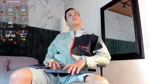 Snapshot of dustin_sonne chatting on 02-28-25, 03:37 Dustin Sonne online show from 02-28-25, 03:37