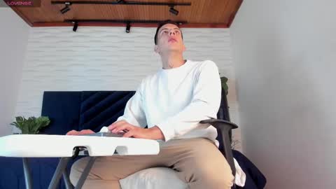 Snapshot of dustin_sonne chatting on 03-04-25, 03:44 Dustin Sonne online show from 03-04-25, 03:44