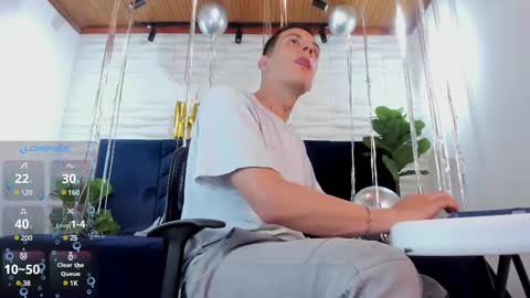 Snapshot of dustin_sonne chatting on 03-06-25, 04:08 Dustin Sonne online show from 03-06-25, 04:08