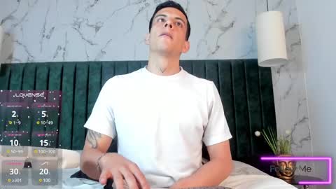 Snapshot of dustin_sonne chatting on 03-07-25, 10:02 Dustin Sonne online show from 03-07-25, 10:02