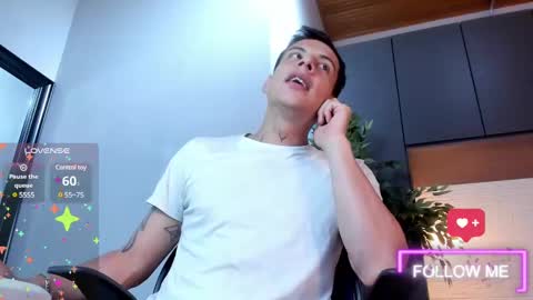 Snapshot of dustin_sonne chatting on 03-09-25, 06:39 Dustin Sonne online show from 03-09-25, 06:39