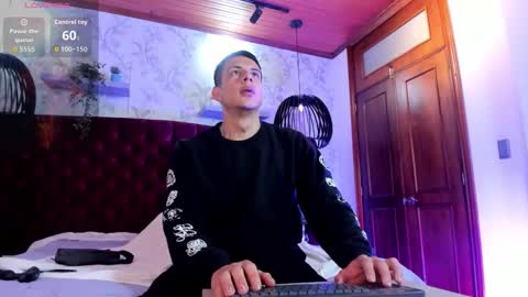 Snapshot of dustin_sonne chatting on 09-16-25, 03:40 Dustin Sonne online show from 09-16-25, 03:40