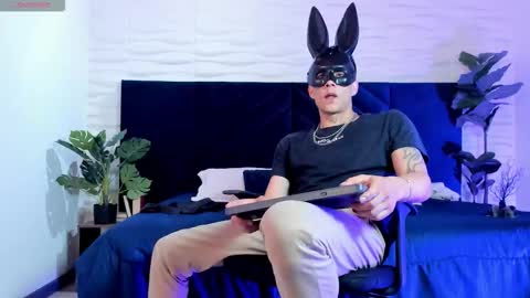 Snapshot of dustin_sonne chatting on 09-23-25, 03:53 Dustin Sonne online show from 09-23-25, 03:53