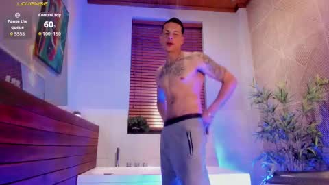 Snapshot of dustin_sonne chatting on 10-01-25, 04:18 Dustin Sonne online show from 10-01-25, 04:18