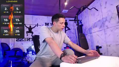 Snapshot of dustin_sonne chatting on 10-18-25, 03:53 Dustin Sonne online show from 10-18-25, 03:53