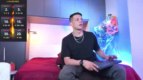 Snapshot of dustin_sonne chatting on 10-28-25, 04:05 Dustin Sonne online show from 10-28-25, 04:05