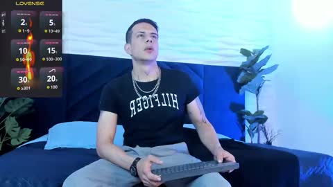 Snapshot of dustin_sonne chatting on 11-09-25, 03:38 Dustin Sonne online show from 11-09-25, 03:38