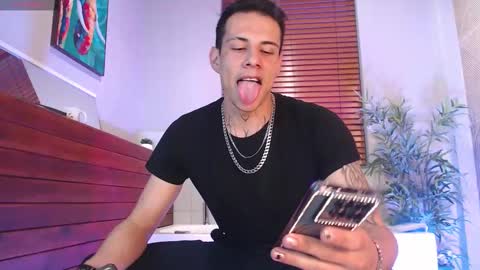 Snapshot of dustin_sonne chatting on 11-17-25, 03:34 Dustin Sonne online show from 11-17-25, 03:34