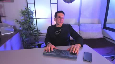 Snapshot of dustin_sonne chatting on 11-19-25, 04:01 Dustin Sonne online show from 11-19-25, 04:01