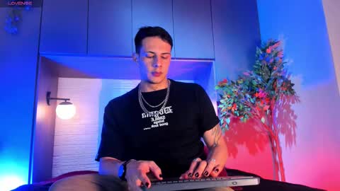 Snapshot of dustin_sonne chatting on 12-14-25, 03:45 Dustin Sonne online show from 12-14-25, 03:45