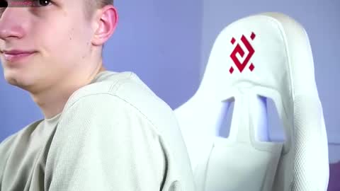 Dustyn online show from 03-04-25, 03:04