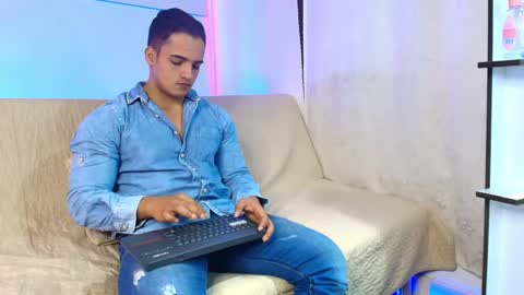 dwayne_esteven10 online show from 06-07-26, 08:45