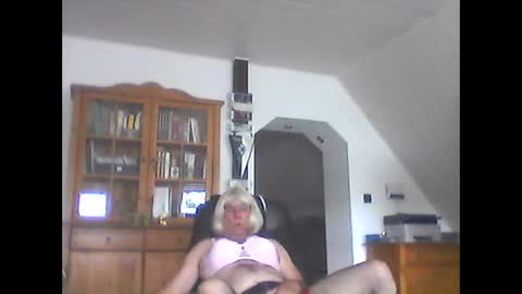Snapshot of dwtfranky1911 chatting on 06-11-26, 08:56 dwtfranky1911 online show from 06-11-26, 08:56