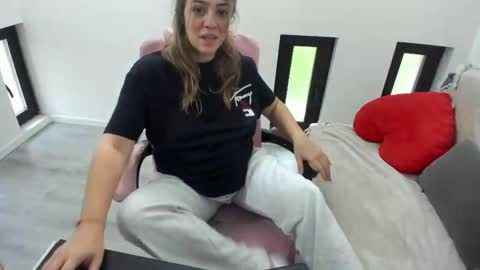 Snapshot of dyanakaylin chatting on 05-17-26, 04:54 dayana online show from 05-17-26, 04:54