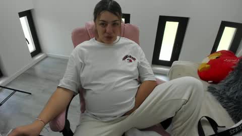 Snapshot of dyanakaylin chatting on 05-20-26, 04:51 dayana online show from 05-20-26, 04:51