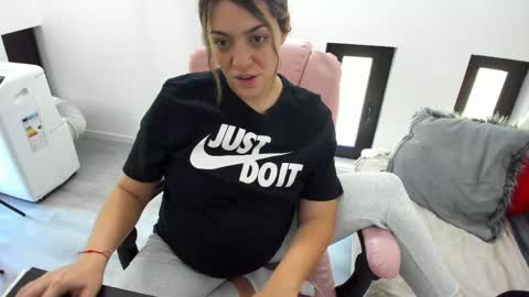 Snapshot of dyanakaylin chatting on 05-25-26, 05:24 dayana online show from 05-25-26, 05:24