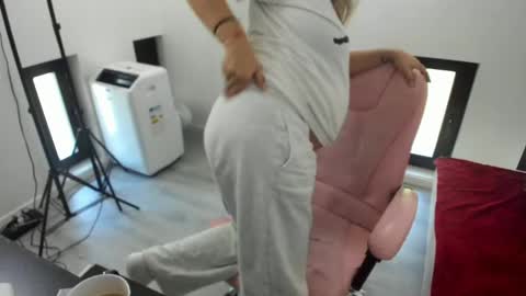Snapshot of dyanakaylin chatting on 05-28-26, 05:05 dayana online show from 05-28-26, 05:05