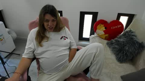 Snapshot of dyanakaylin chatting on 06-06-26, 05:23 dayana online show from 06-06-26, 05:23