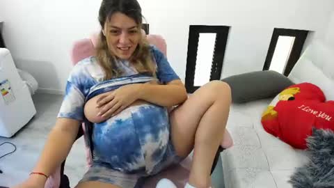 Snapshot of dyanakaylin chatting on 06-11-26, 04:21 dayana online show from 06-11-26, 04:21