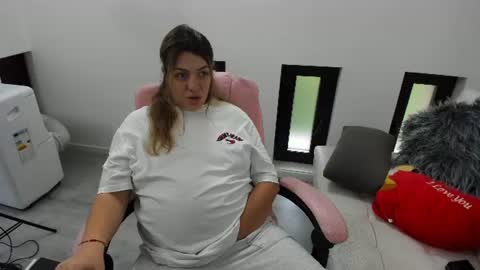Snapshot of dyanakaylin chatting on 06-12-26, 05:06 dayana online show from 06-12-26, 05:06