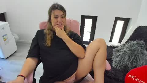 Snapshot of dyanakaylin chatting on 06-17-26, 06:05 dayana online show from 06-17-26, 06:05