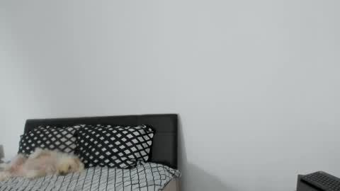 Snapshot of dyanne18 chatting on 03-10-25, 06:23 Dyanne online show from 03-10-25, 06:23