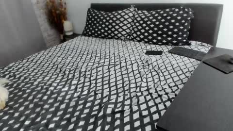 Snapshot of dyanne18 chatting on 09-18-25, 03:47 Dyanne online show from 09-18-25, 03:47