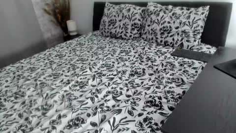 Snapshot of dyanne18 chatting on 10-20-25, 05:13 Dyanne online show from 10-20-25, 05:13