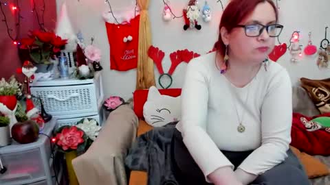 Snapshot of dyannelovee chatting on 12-24-24, 07:33 Dyanne online show from 12-24-24, 07:33