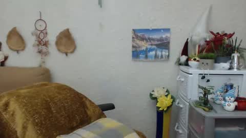 Snapshot of dyannelovee chatting on 02-12-25, 07:35 Dyanne online show from 02-12-25, 07:35