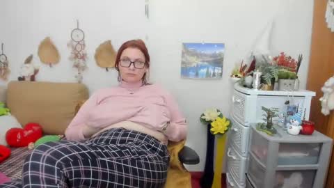 Snapshot of dyannelovee chatting on 02-21-25, 02:06 Dyanne online show from 02-21-25, 02:06