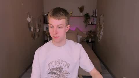 Snapshot of dylan_norton chatting on 05-29-26, 09:13 Dylan online show from 05-29-26, 09:13