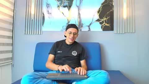 DYLAN online show from 10-22-25, 07:57