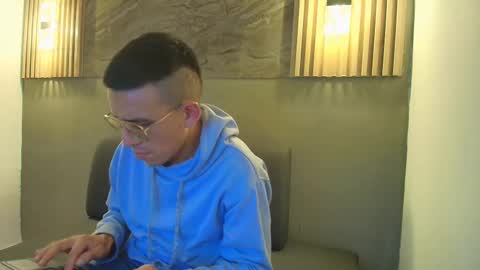 DYLAN online show from 10-29-25, 04:37