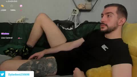 Dylan online show from 10-16-25, 01:06