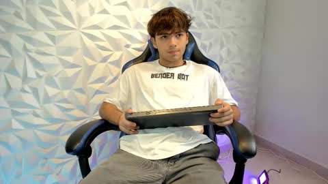 Dylan online show from 12-05-25, 04:58