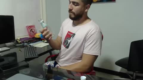 Snapshot of dylanhot10 chatting on 02-14-25, 06:23 dylanhot10 online show from 02-14-25, 06:23