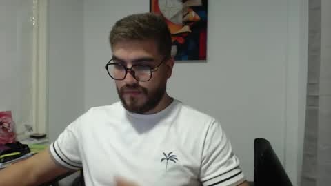 Snapshot of dylanhot10 chatting on 02-19-25, 01:18 dylanhot10 online show from 02-19-25, 01:18