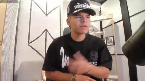 Snapshot of dylanroyce_ chatting on 05-12-26, 12:46 dylanroyce_ online show from 05-12-26, 12:46
