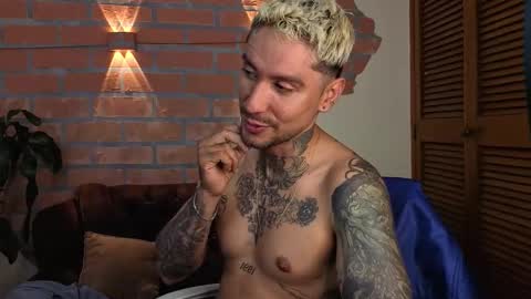 D Y L A N online show from 10-22-25, 09:47