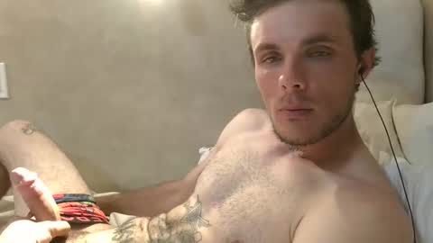 Snapshot of dylp400 chatting on 02-13-25, 06:41 dylp400 online show from 02-13-25, 06:41