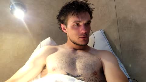 Snapshot of dylp400 chatting on 02-19-25, 04:44 dylp400 online show from 02-19-25, 04:44