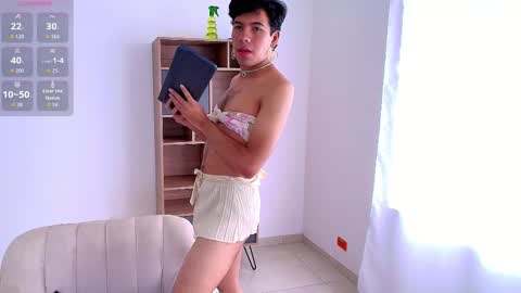 Snapshot of e_r_o_s_ chatting on 11-07-25, 08:53 John online show from 11-07-25, 08:53